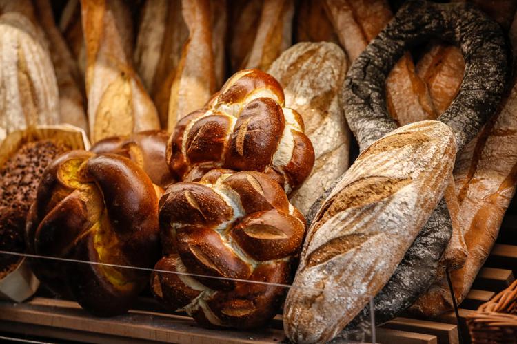 Alimenti: l'indagine, pane fresco artigianale sempre presente in tavola