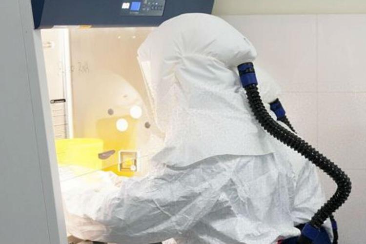 Laboratorio analisi Ebola, immagine repertorio (Xinhua)