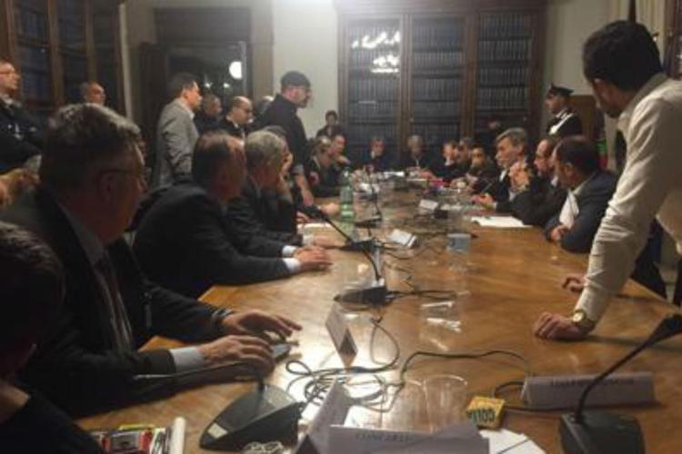 L'incontro del Ministro Graziano Delrio con delegazioni delle sigle di rappresentanza dei tassisti (Twitter /Graziano Delrio)