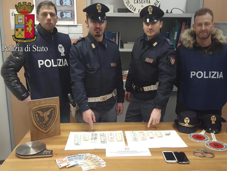 Milano: ingerisce 64 ovuli di cocaina, arrestato
