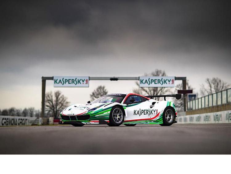 La nuova Ferrari 488 GT3 del team Kaspersky Motorsport che parteciperà nella categoria PRO al Blancpain GT Series . Ai confermati Fisichella e Cioci, si aggiunge come pilota James Calado