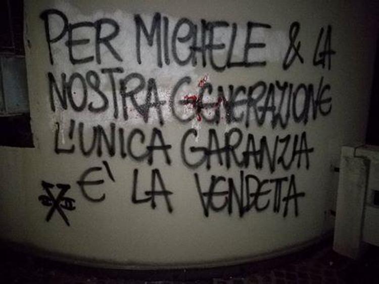 A Bologna minacce contro Poletti sui muri della Legacoop: 