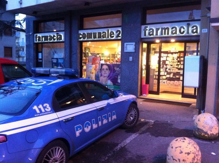Bergamo: in due rapinano farmacia e gridano 'Dite grazie allo Stato'