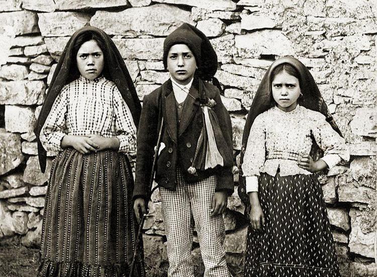 Fatima, i pastorelli Francesco e Giacinta proclamati santi il 13 maggio