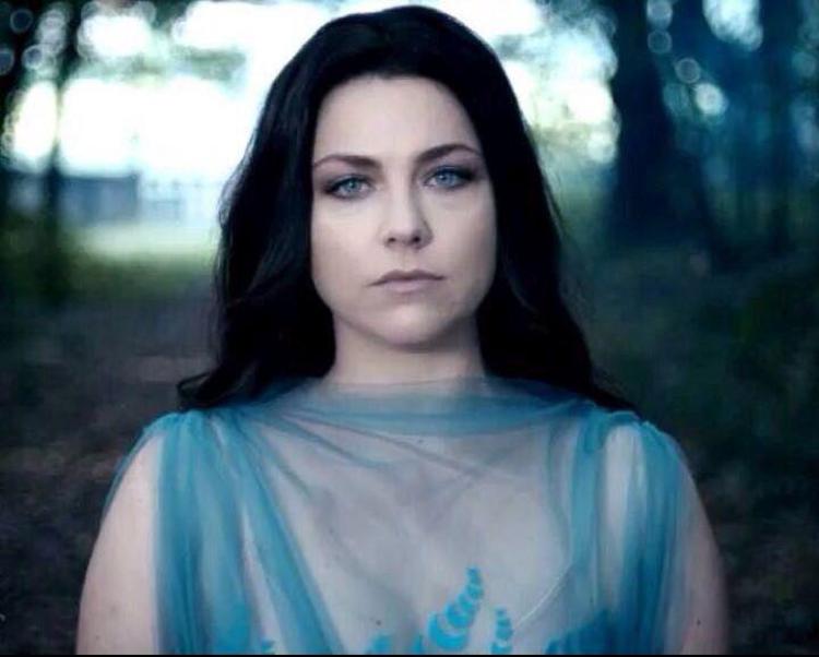 Amy Lee, frontman del gruppo 'Evanescence' 'vestita' Antonio Grimaldi per l'uscita  del nuovo singolo 'Speak to me'