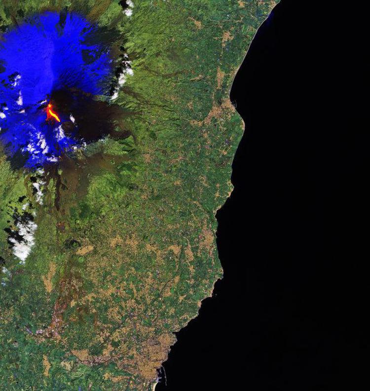 L'eruzione dell'Etna nell'immagine di Sentinel-2A (Foto ESA) 