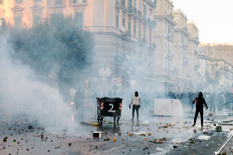 Gli scontri di sabato a Napoli (Afp) - AFP