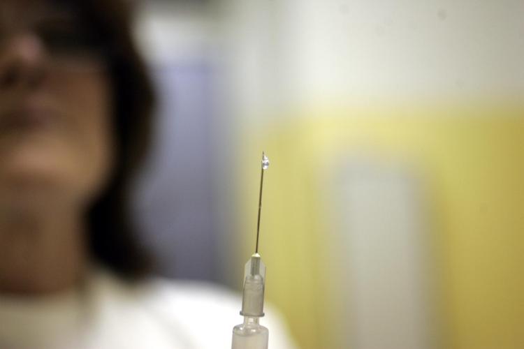 Vaccini: esperti, da studio su adiuvato antinfluenza benefici per over 65 e Ssn