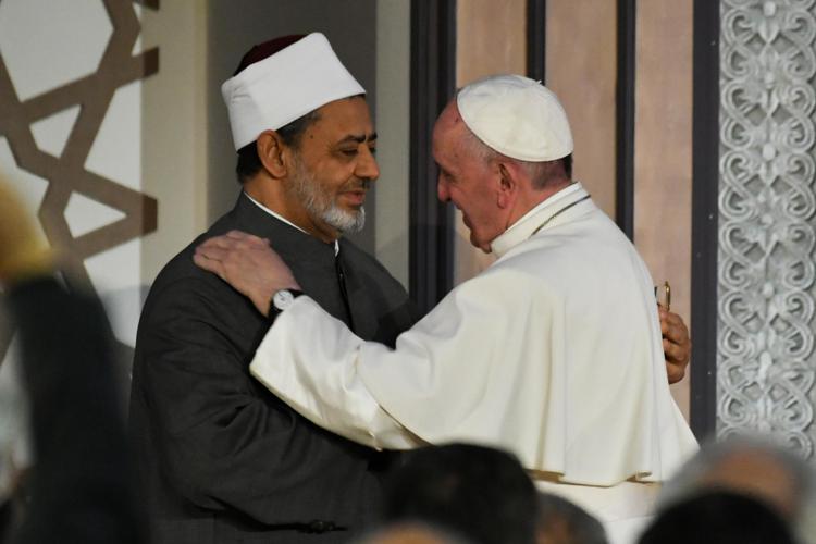 Pope Francis (R) and Sheikh Ahmed al-Tayeb, the Grand Imam of Al-Azhar, embrace during a visit of the Pope to the prestigious Sunni institution in Cairo on April 28, 2017. Pope Francis began a visit to Egypt to promote 