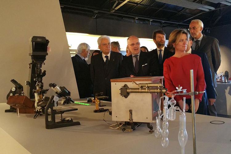 Il presidente della Repubblica Mattarella in visita al museo Iss con i ministri Lorenzin e Franceschini (da Twitter)