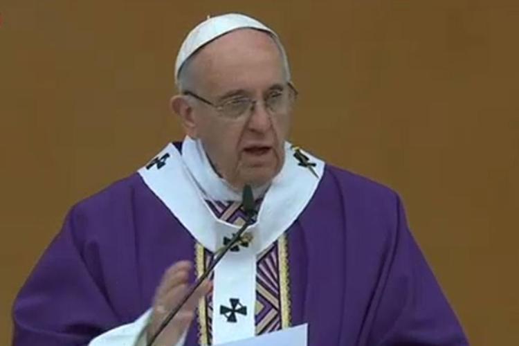 Keep your sermons brief, Pope tells priests