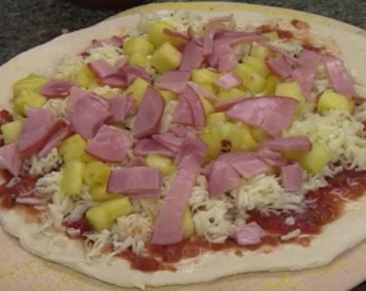 'Niente ananas sulla pizza', il tweet di chef Ramsay scatena un putiferio