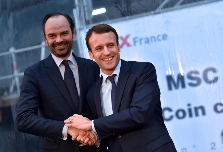 Emmanuel Macron (a destra) con Edouard Philippe (AFP PHOTO)