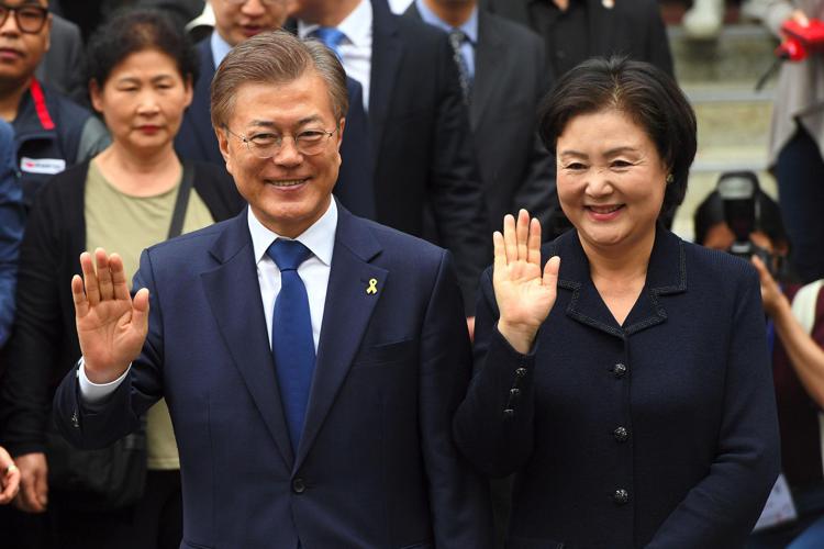 Moon Jae-In e sua moglie Kim Jeong-Sook (Afp) - AFP