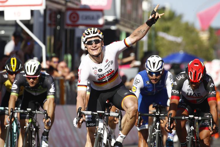 Il tedesco Andre Greipel all'arrivo di Tortolì nella seconda tappa del Giro d'Italia  (foto AFP) - AFP