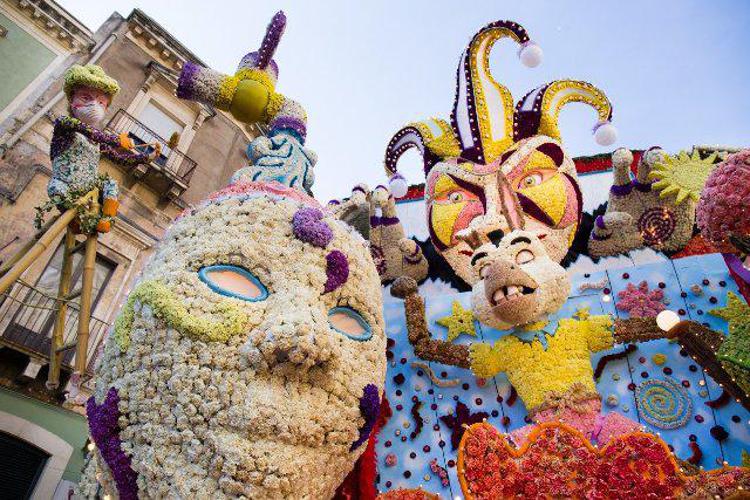Sicilia: in 40mila ad Acireale per la Festa dei fiori 2017