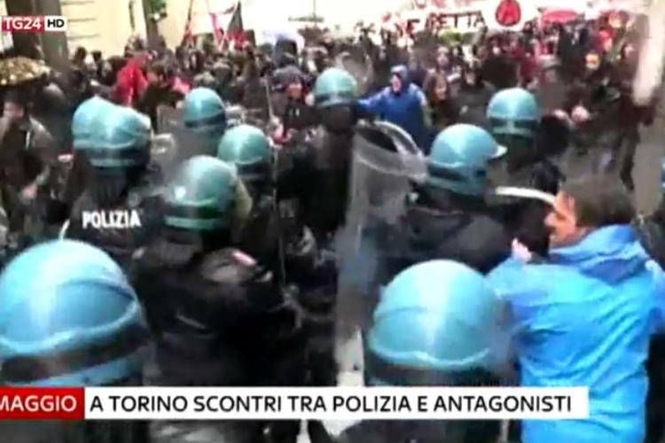1 maggio, scontri a Torino: 3 fermi. Sequestrati ombrelli e mazze