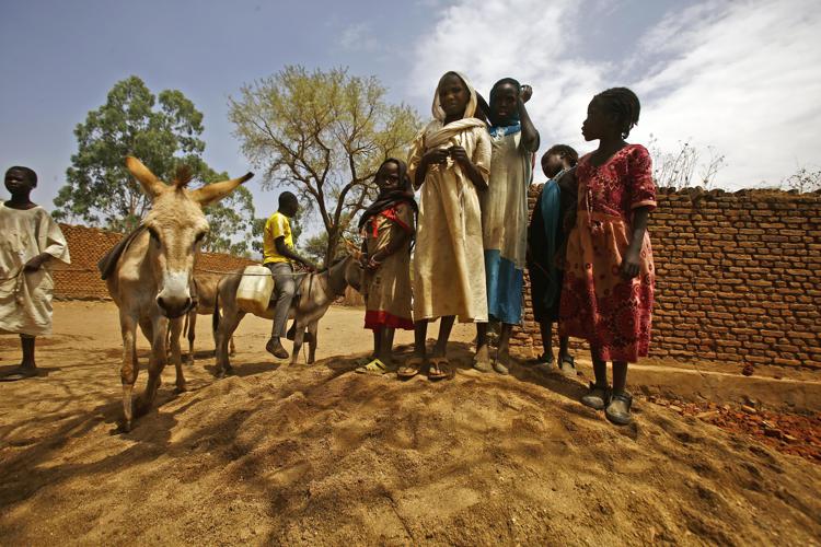 Donne e bimbi sudanesi (AFP PHOTO - (AFP PHOTO