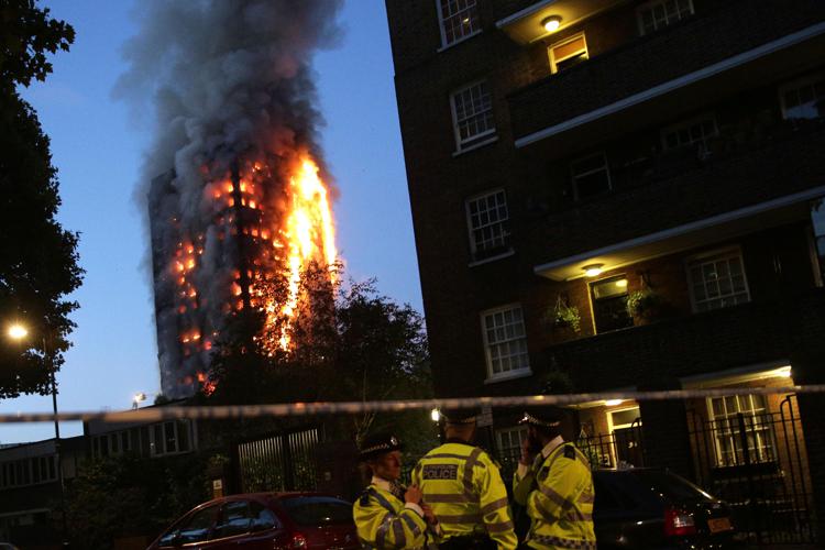 L'incendio alla Grenfell Tower di Londra (AFP PHOTO)