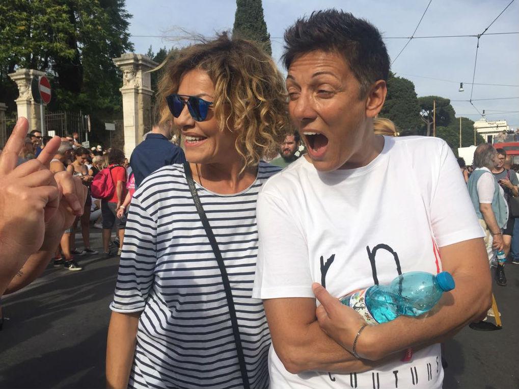 Roma, Gay Pride 2017, Eva Grimaldi e Imma Battaglia (Foto AdnKronos)