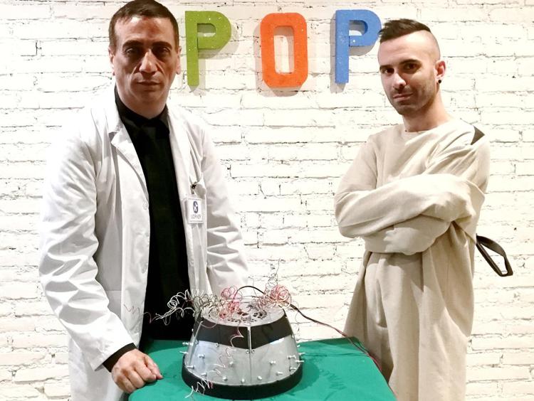 Angelo Perrone  e Davide Misiano nel video clip di 'Sono una pippa nel pop'