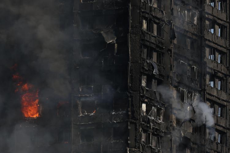 La Grenfell Tower in fiamme a Londra (AFP PHOTO)