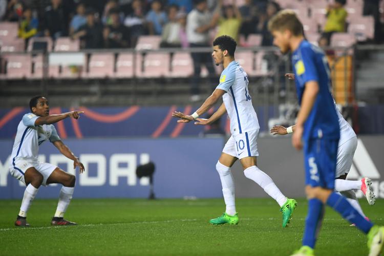 L'attaccante dell'Inghilterra Under 20 Dominic Solanke a segno contro l'Italia al Mondiale in Corea del Sud - AFP