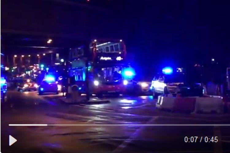 Le urla e la fuga dei passanti vicino al London Bridge