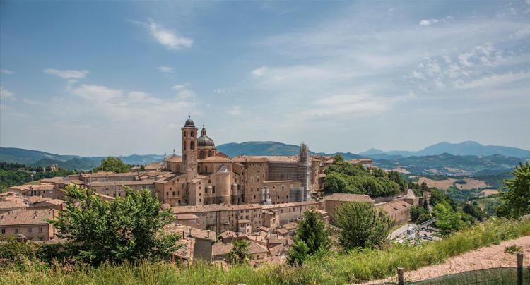 Urbino vista dalla Fortezza Albornoz (CREDIT: A.Cambone, R.Isotti - Homo ambiens/Touring Club Italiano)