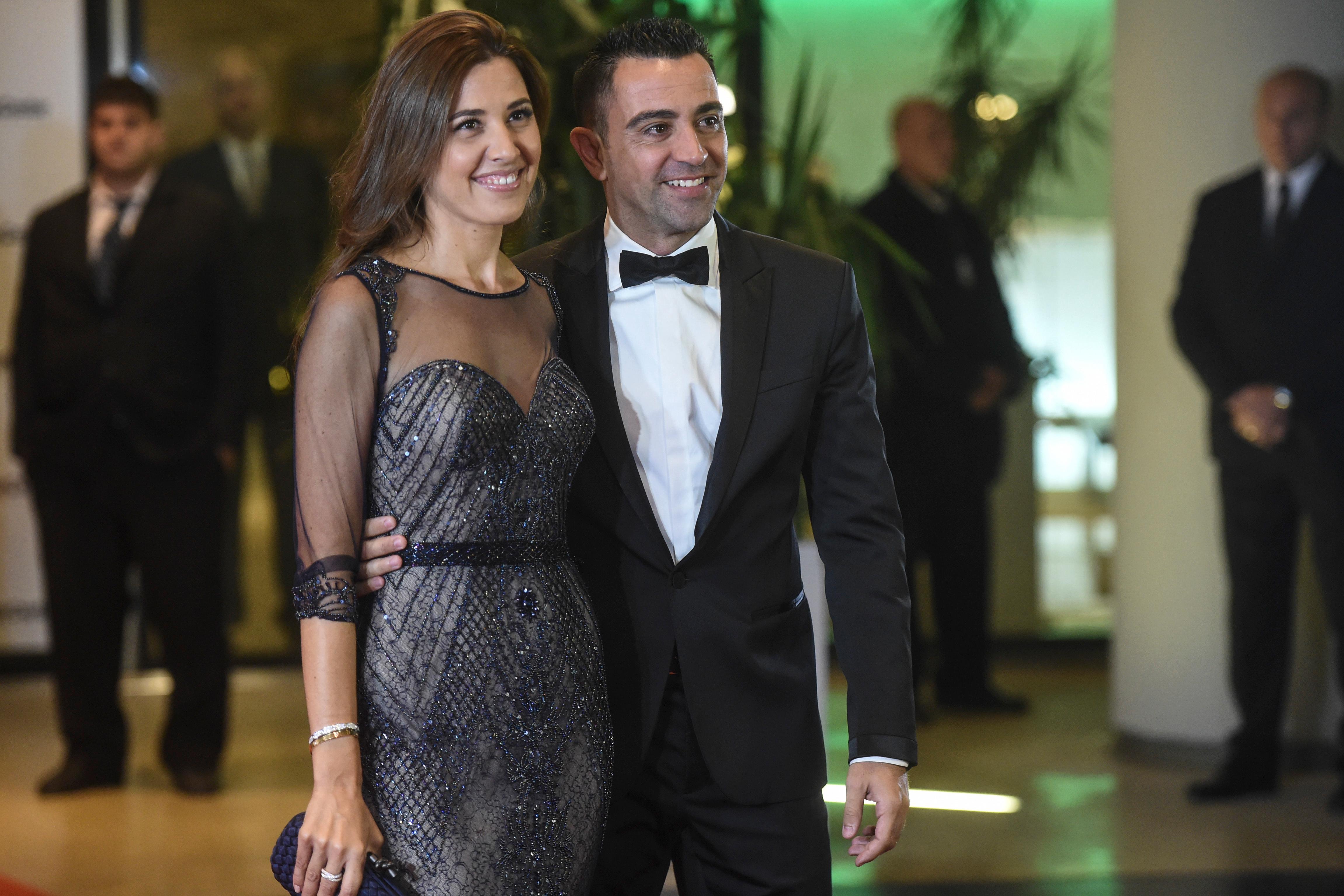 Xavi Hernandez con la moglie (Foto Afp)
