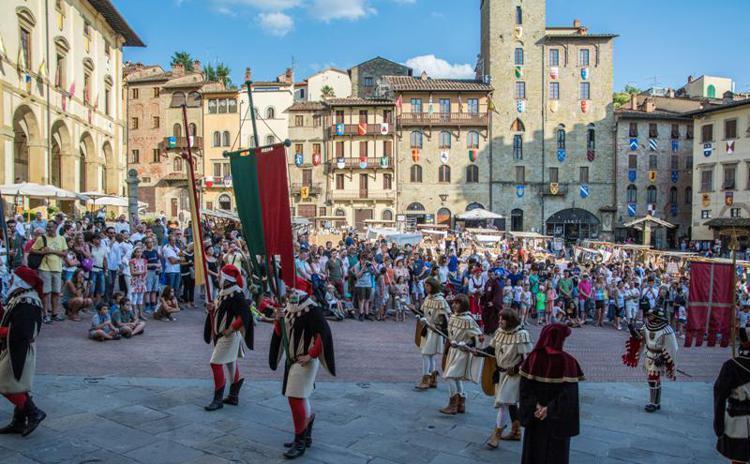 Toscana: al via 'Arezzo Back in Time', in piazza cultura multi epoca