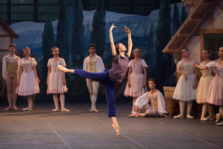 L'étoile Svetlana Zakharova durante le prove di 'Giselle' con il corpo di ballo del  Teatro Massimo di Palermo in scena al Teatro di Verdura (foto di Rosellina Garbo