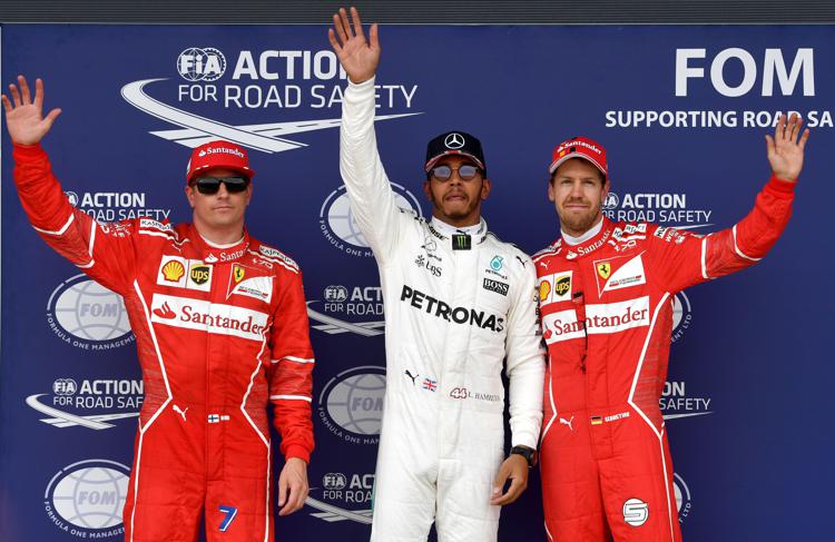 Lewis Hamilton con Kimi Raikkonen e Sebastian Vettel  - AFP