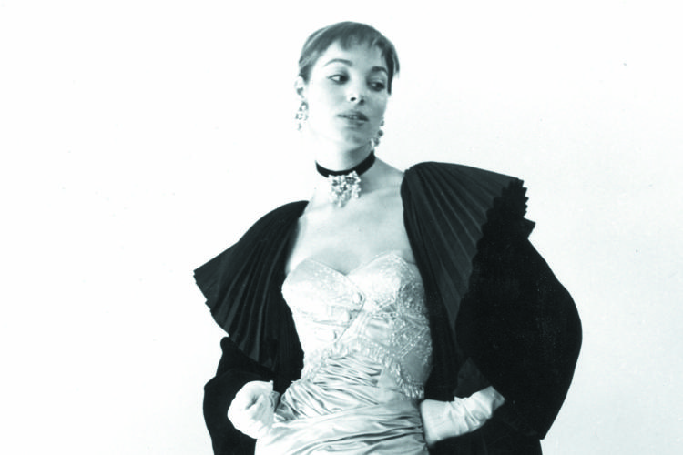 Elsa Martinelli in posa per lo stilista Mingolini (FOTOGRAMMA) - (FOTOGRAMMA)