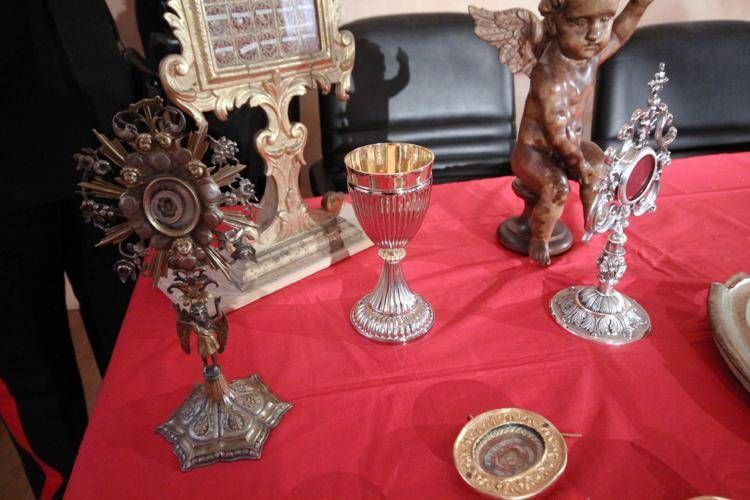 Reliquie Oro E Calici Boom Furti Di Oggetti Sacri