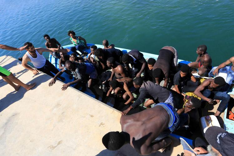 Traffickers push up to 180 migrants into sea off Yemen - UN