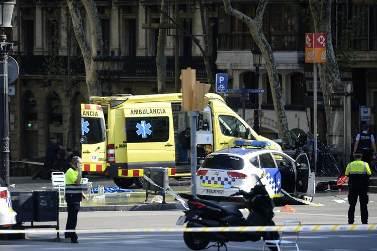 Barcellona, parla la madre del terrorista in fuga