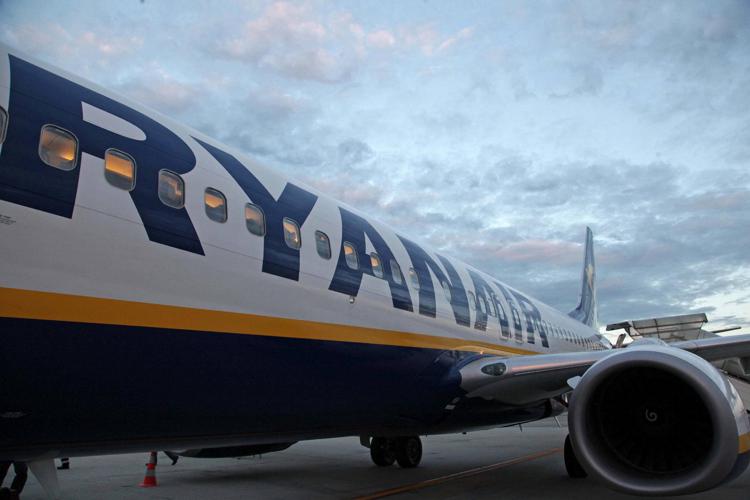 Ryanair assume, al via selezioni in tutta Italia