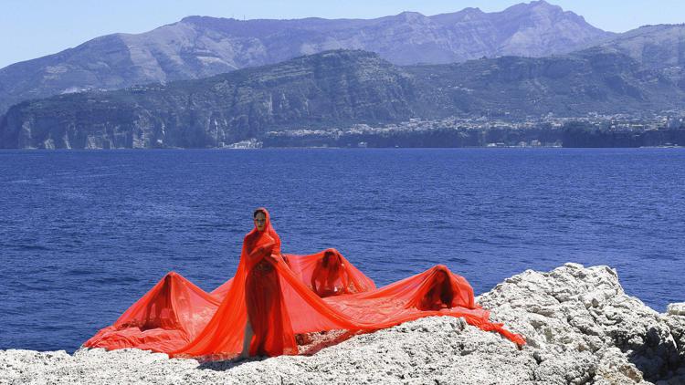 Emanuela Bianchini protagonista a Sorrento dell'ultimo lavoro del regista e coreografo Mvula Sungani, 'Danze Dal Mare 3.0'