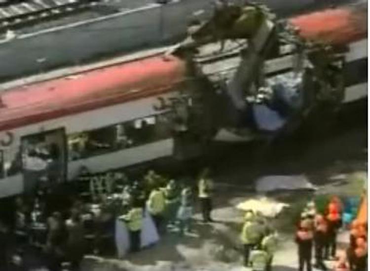 La Spagna ripiomba nel terrore: 13 anni fa le bombe sui treni