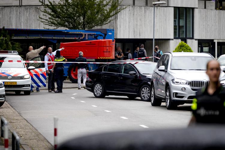 La polizia olandese mette in sicurezza l'area vicino alla sede della radio 3FM (AFP PHOTO)