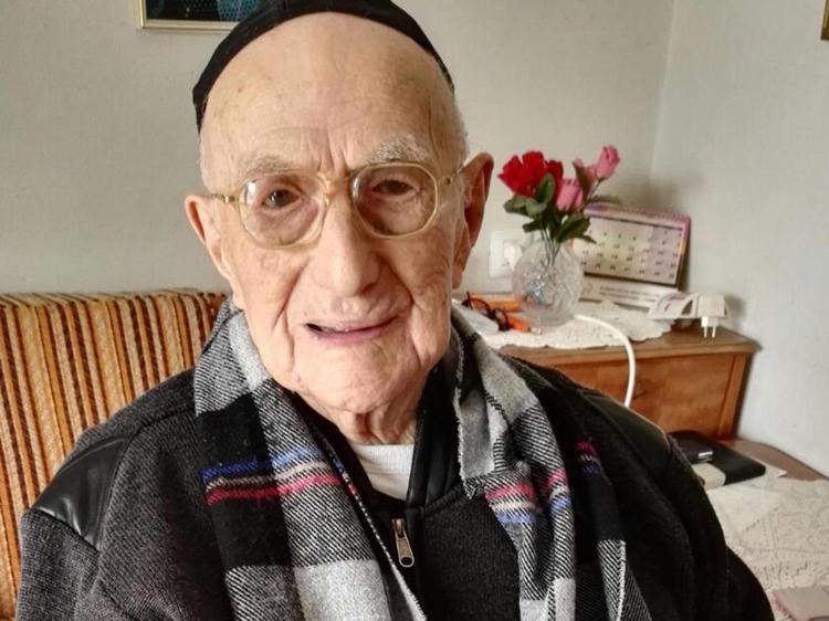 Addio all'uomo più vecchio del mondo, era sopravvissuto ad Olocausto