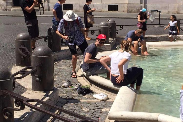 Tourists caught cooling off in Rome's fountains