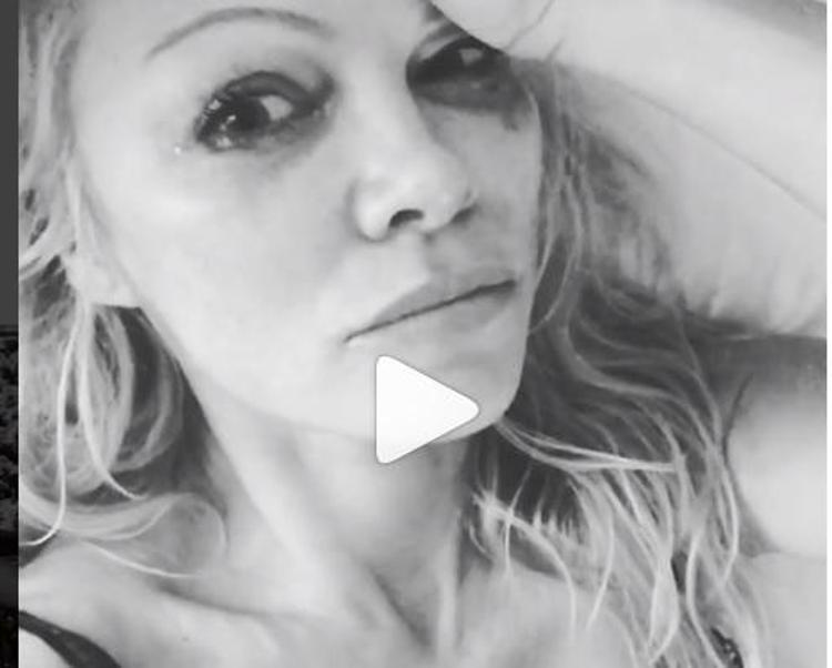 Pamela Anderson (Fermo immagine dal video)