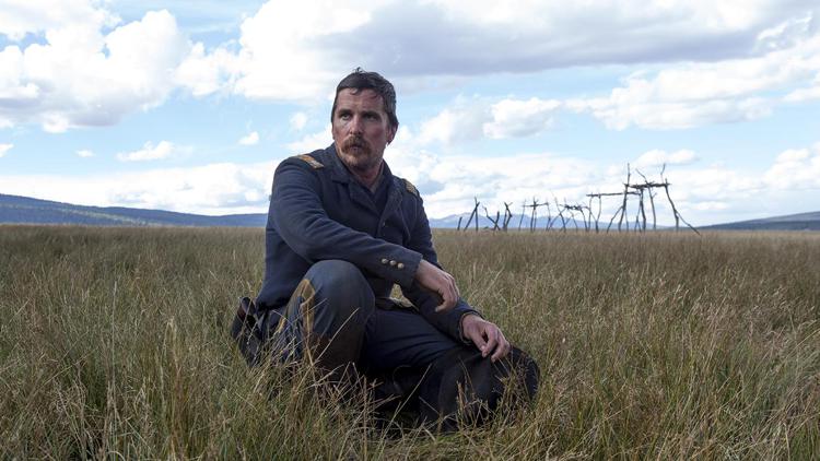 Christian Bale in una scena di 'Hostiles'