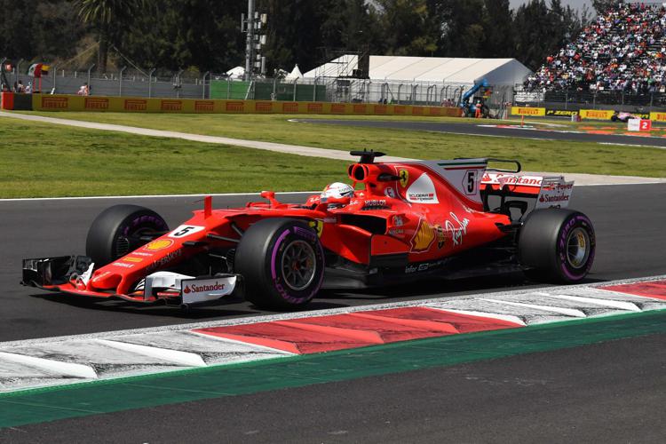 Vettel durante le qualifiche per il GP del Messico (AFP PHOTO)