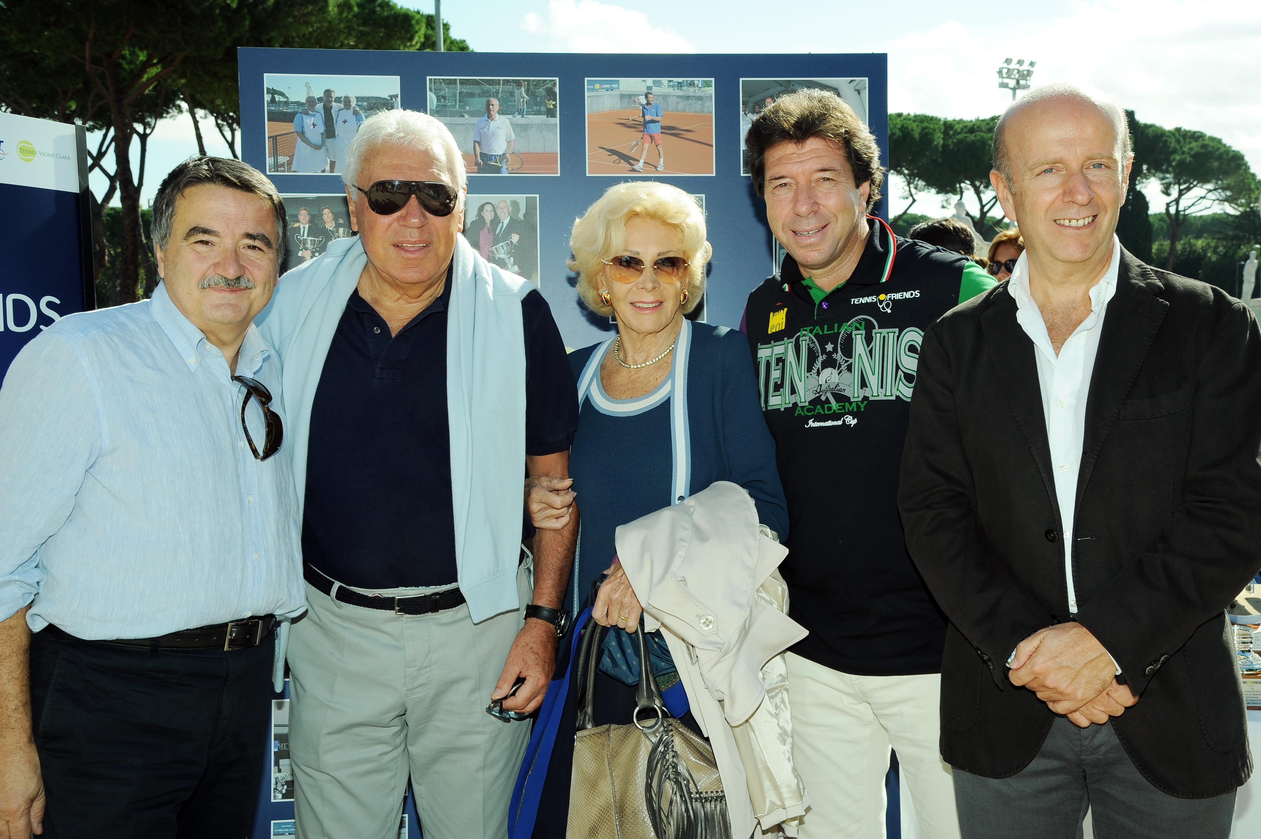 Da sinistra, il prof. Rocco Bellantone, Nicola Pietrangeli, Lea Pericoli, Giorgio Meneschincheri, il prof. Alfredo Pontecorvi