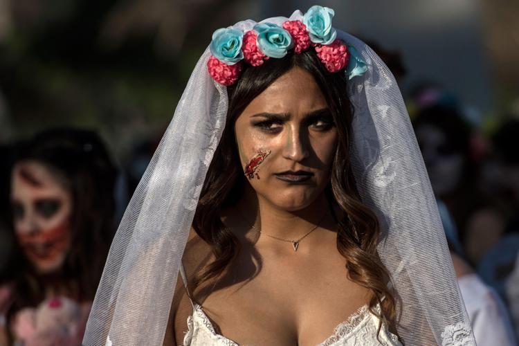 Una 'Sposa cadavere' si prepara ad Halloween (AFP PHOTO) - (AFP PHOTO)