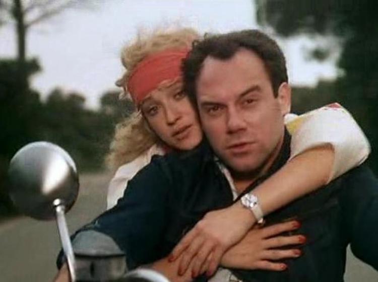 Carlo Verdone ed Eleonora Giorgi in una scena di 'Borotalco' (Fermo immagine dal film)