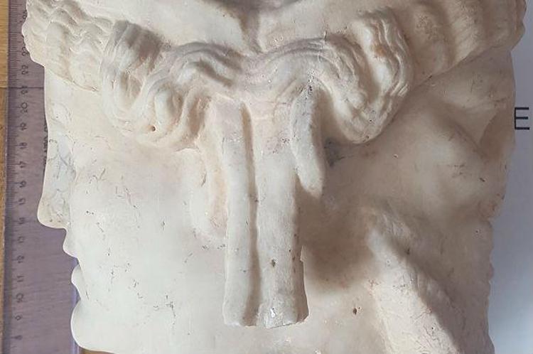 Erma bifronte di Giano in marmo di epoca Imperiale (Foto Gdf) - (Foto Gdf)